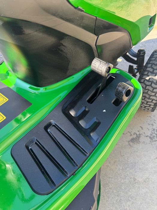 JOHN DEERE X147 R КОСАЧКА 85 МОТО ЧАСА