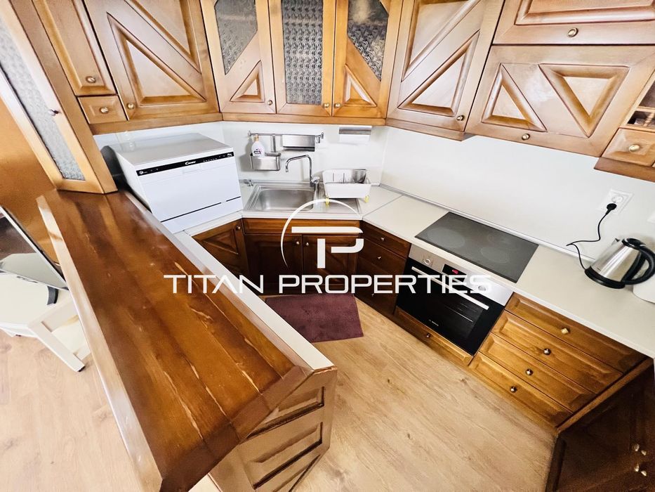 Дава се под наем Тристаен апартамент в Бургас, Център - 100 кв.м за 663 € - Снимка #1