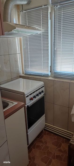 Apartament 2 camere, balcon, etaj 4, Călărași