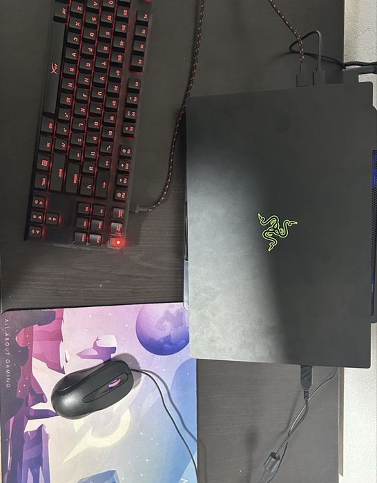 Leptop razer plus alete
