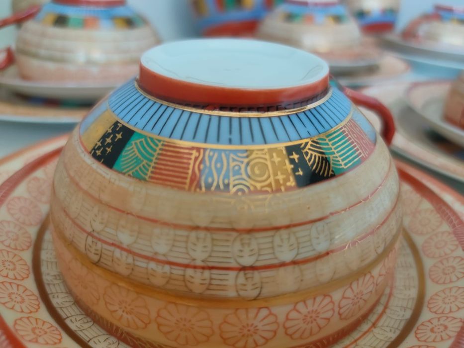 Уникат! Японски порцеланов сервиз за чай в безупречно състояние.