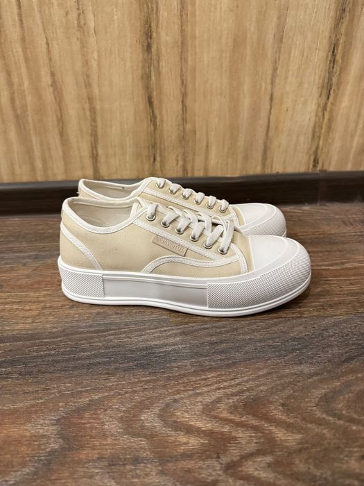 Продам кроссовки 39 размер