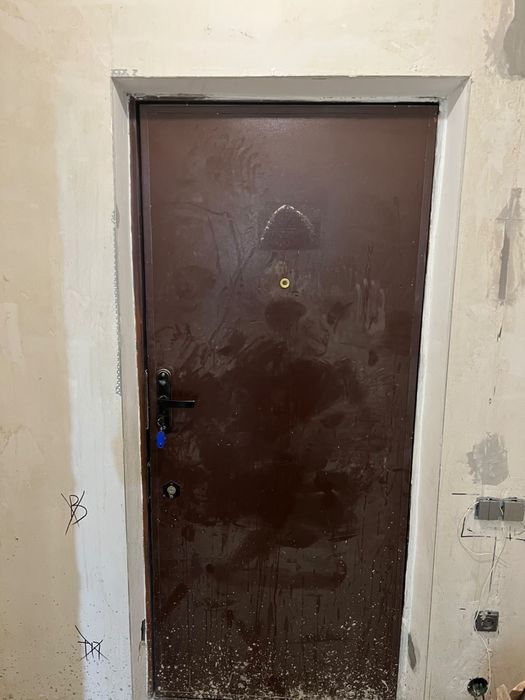 Продается входной дверь