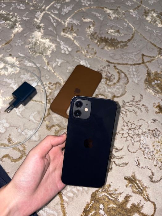 IPhone 12 голубой свет