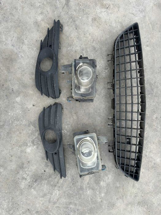 proiectoare ceata grila centrala bara fata Opel Astra H GTD 2004–2010