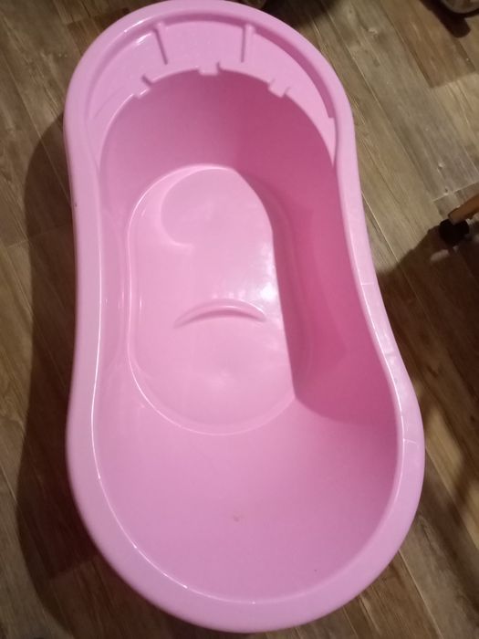 Лпродается детская ванночка на фото