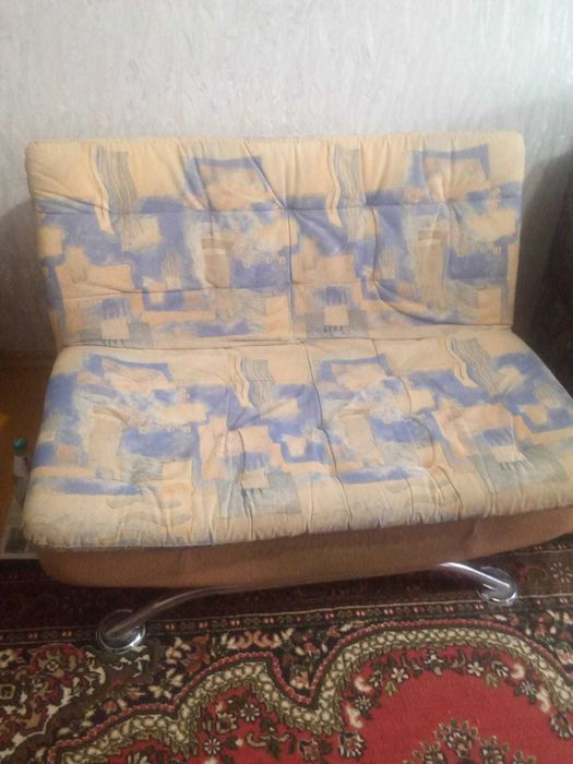 Отдам диван(бесплатно)
