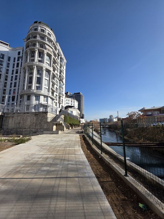 Продаётся нежилое помещение под офис.