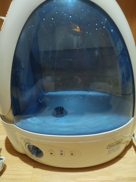 Umidificator cu abur cald DeLonghi UH700M ca nou