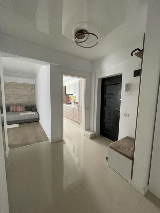 Apartament 3 camere mobilat cu parcare inclusa