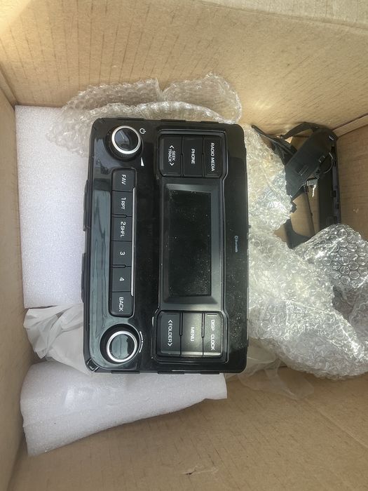 Продам штатные магнитолы