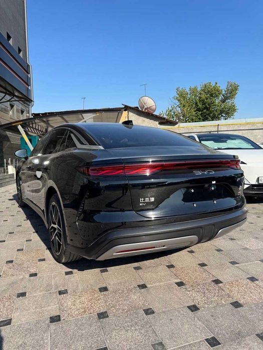 BYD HAN L AWD 2.7 full 2.7sekund