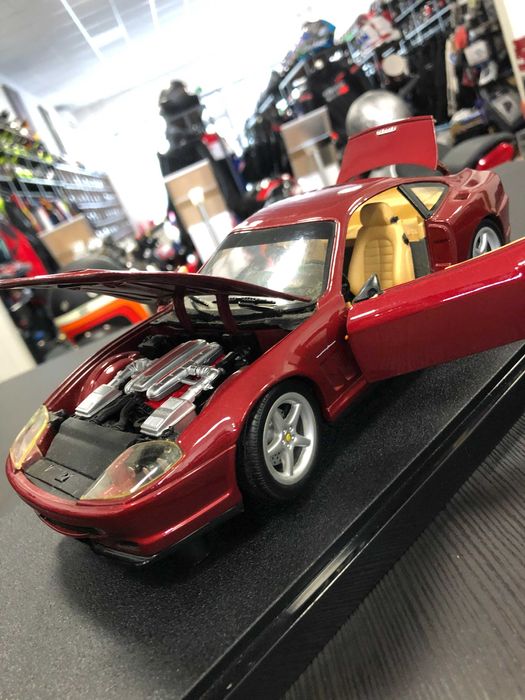 Метална колекционерска количка HOT WHEELS  FERRARI 550 MARANELLO 1:18