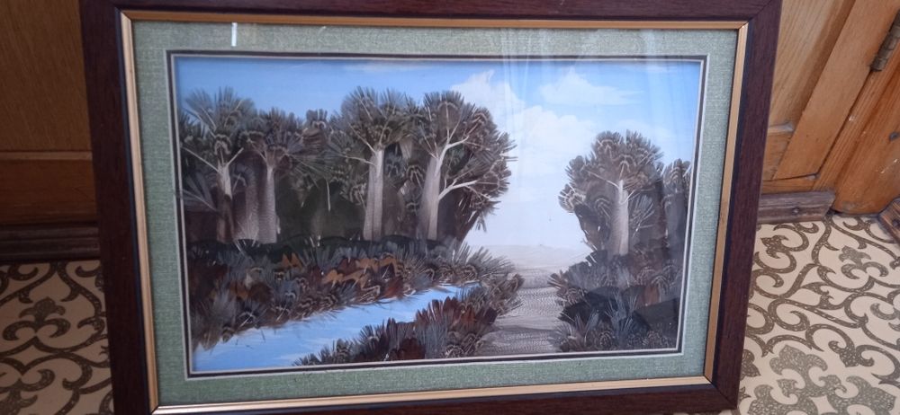 Картина из перьев.