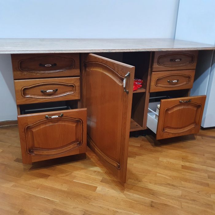 Стол кухонный рабочий.