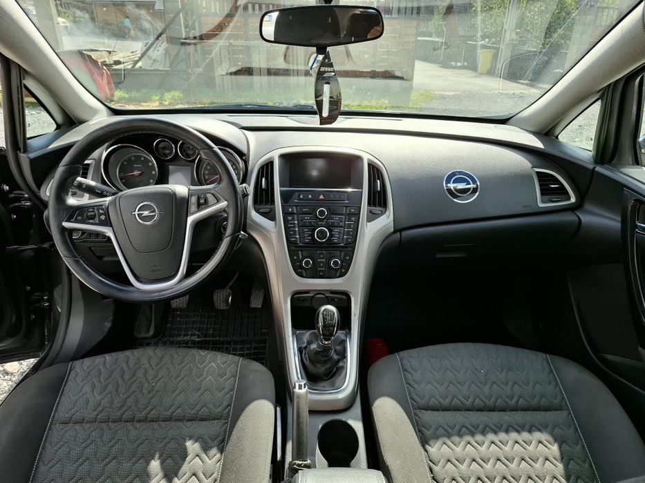 Opel Astra  Sports Touarer 1.7, 2013