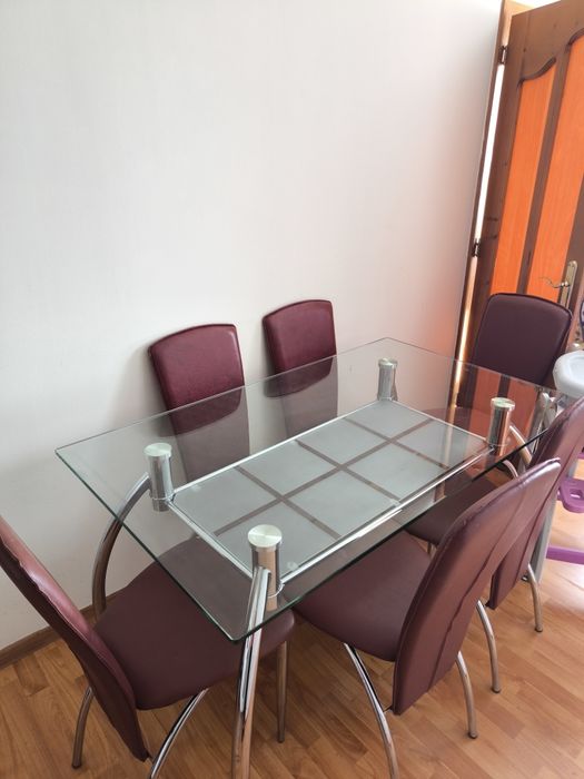 Masa cu blat de sticla