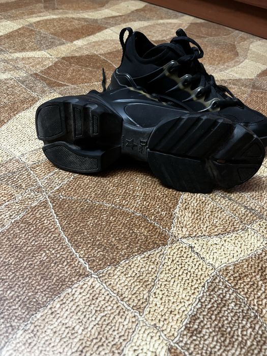 Кроссовки женские