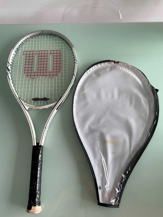 Vand racheta tenis Wilson, cu rama din titan si husa, plus bonus: racheta tenis Artengo