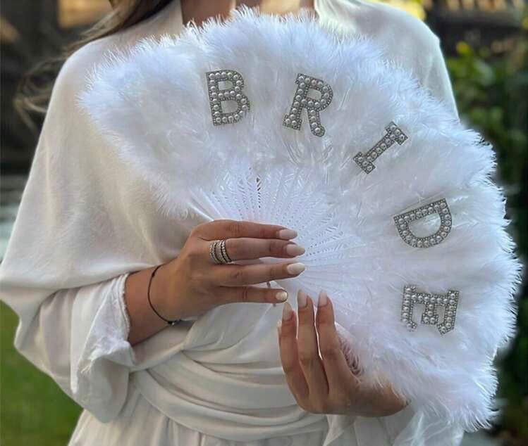 Сватбена рокля регулираща