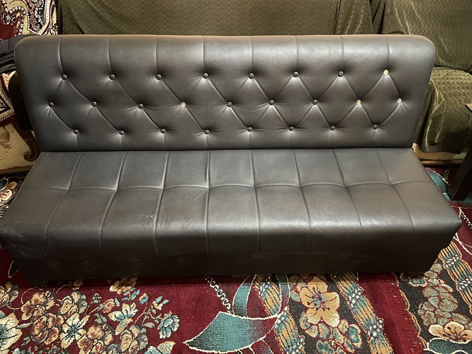 prodoetsa mebel, divan i jurnalniy stol