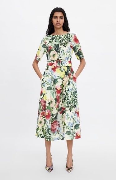 Zara рокля,на цветя или бяла