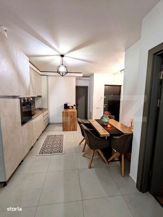 Apartament cu 3 camere, 63 mp, cu 2 bai si balcon mare, in zona Valea