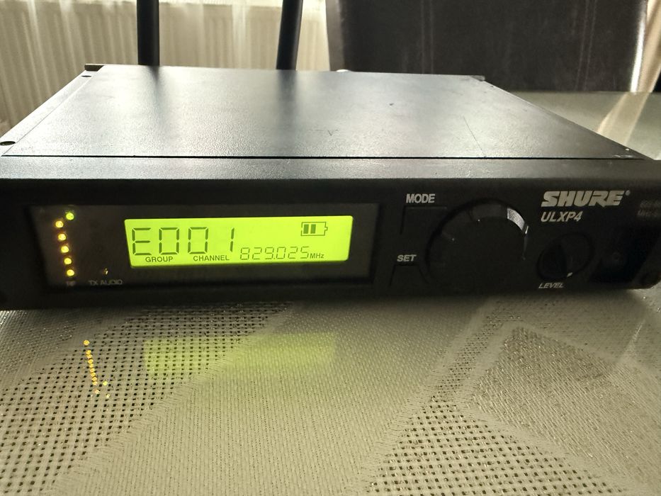 Vând shure ulx p4 cu beta 87 functioneaza perfect