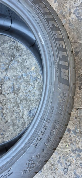4 anvelope vara Michelin,fata 245/40/20,spate 275/45/20.Pretul este pe bucata.