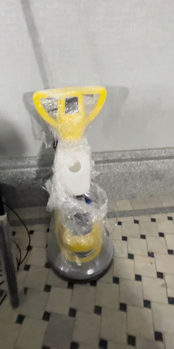 Arenda Moyishi pilesos Karcher Rotir Parachistilni Shotka Poldetalnaya