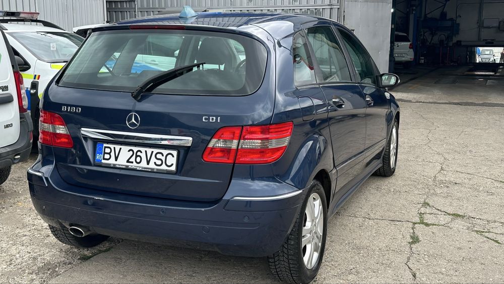 Mercedes Benz B180