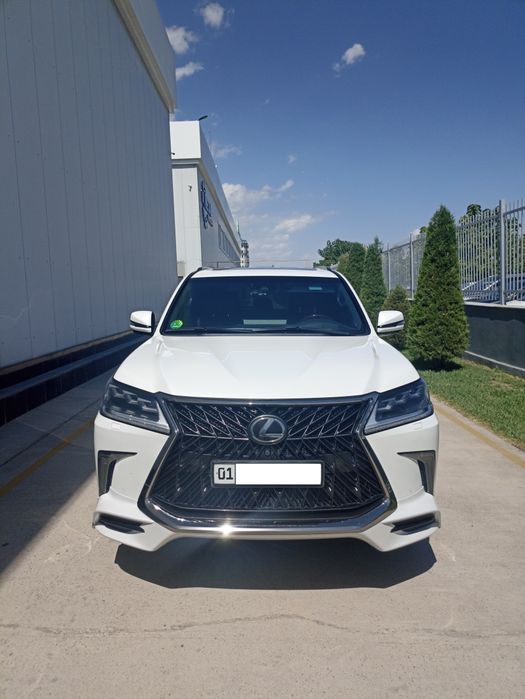 LEXUS LX 570 Kuro Black Edition S