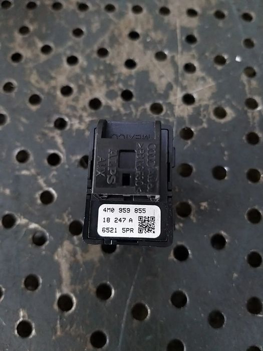 Buton geam electric dreapta spate audi a4 b9 8w 4m0959855