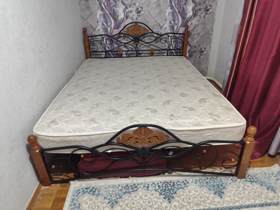 Двуспальная кровать