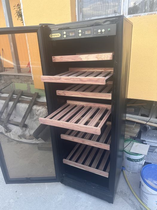 Хладилна витрина за вино