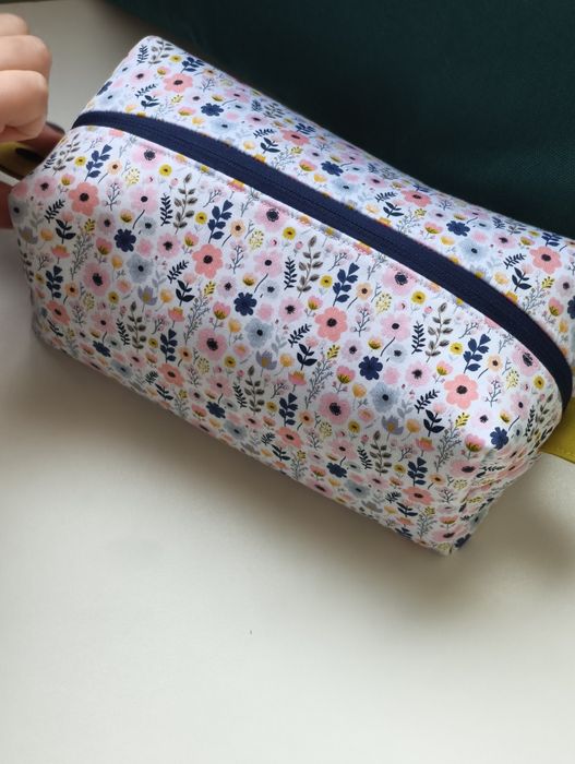 Duo travel set: cosmetic bag si pouch rulabil
