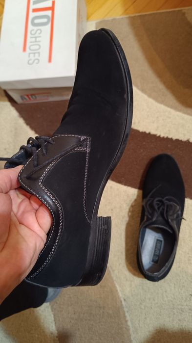 Продавам обувки.