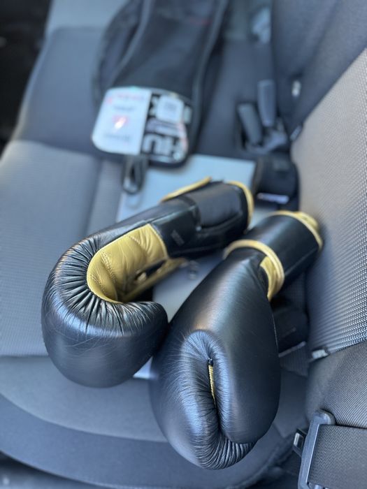 Боксерские перчатки