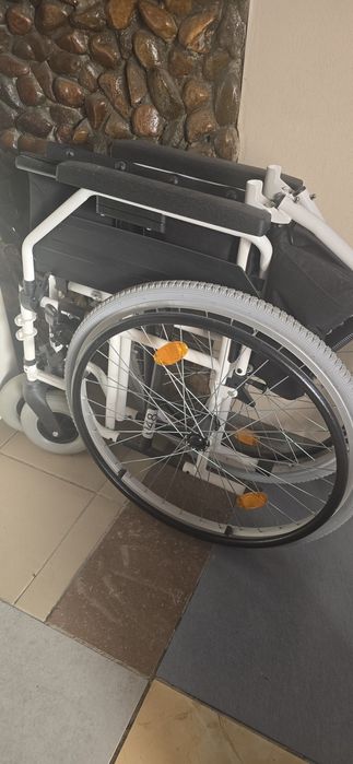 Продам инвалидную  кресло-коляску SILVER 350