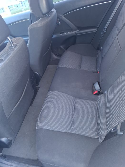 Toyota avensis 2,2 d-cat cutia automata  an 2011