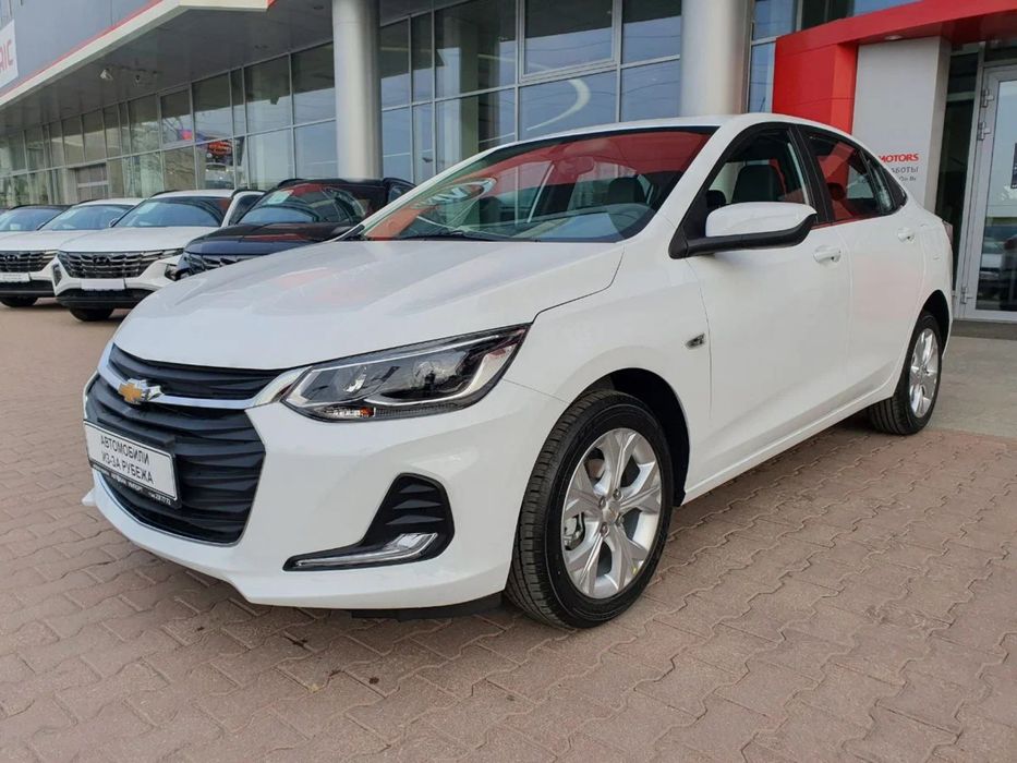 Продам свой Chevrolet Onix Автомат Белый в идеальном состаяние