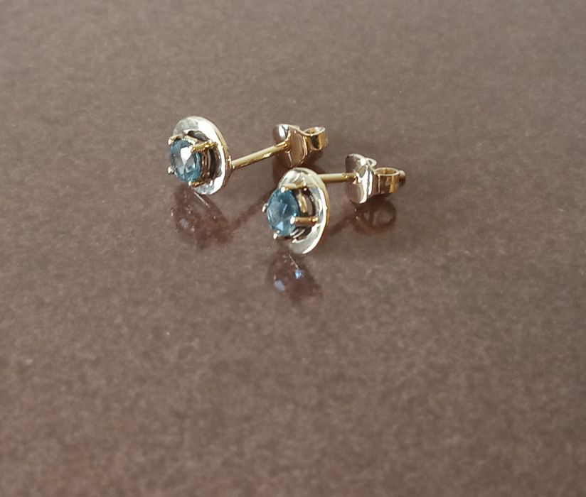 Златни обеци с естествени топази