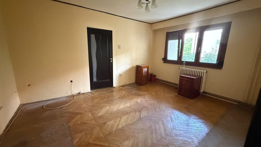 Parchet din lemn masiv – model brăduț – ~40 mp
