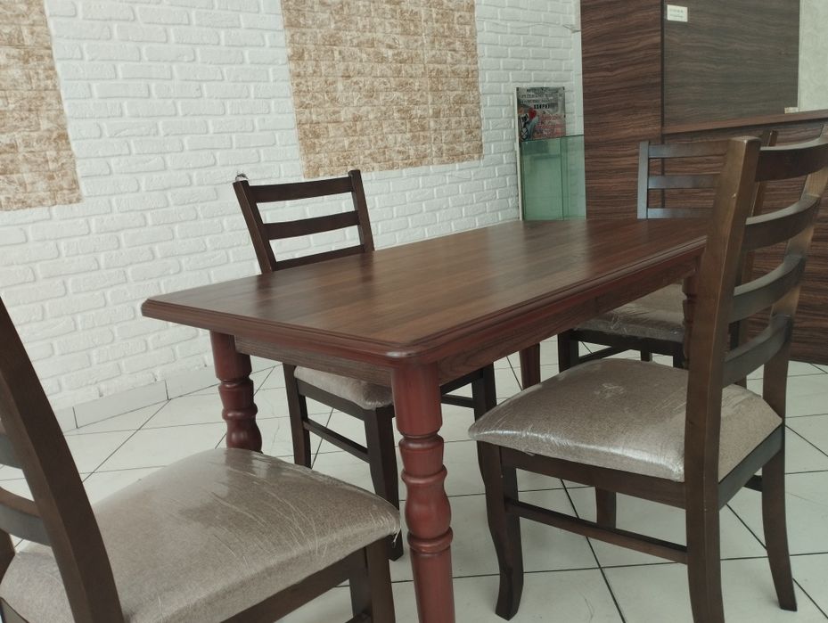 Комплект стол и стулья ореховый