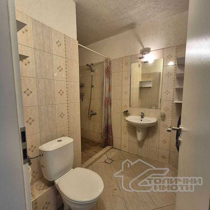 Двустаен, тухлен, с гараж в Дружба-2