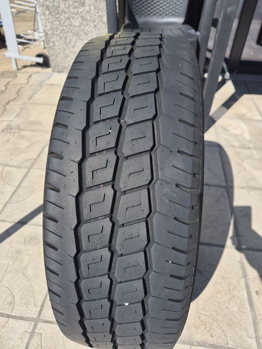 1бр.лятна бусова гума 215/65/16 C