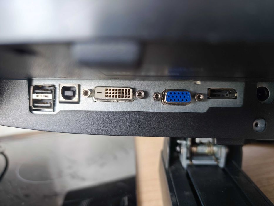 2бр Монитори Dell P2213