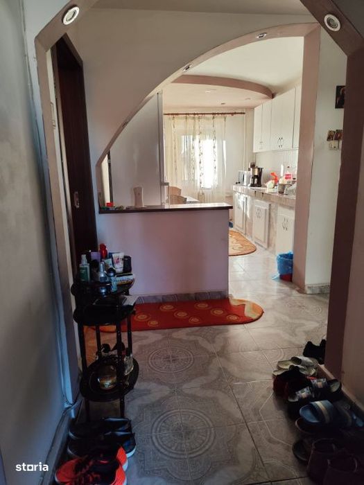 Apartament 4 camere, etaj 1, Craiovita Noua