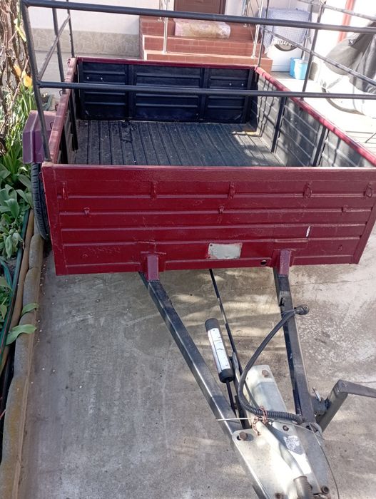 Vînd remorca autoturim