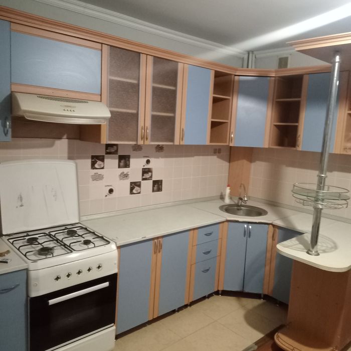 Кухонный гарнитур продам.